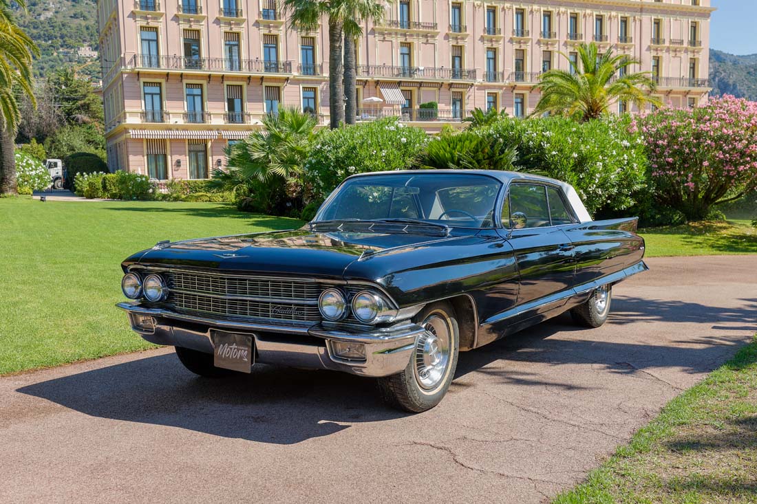 Classic cars CADILLAC Coupe DeVille 5&egrave;me g&eacute;n&eacute;ration for sale